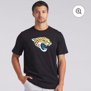 47 Men's Black Graphic T-Shirt Jacksonville Jaguars sports team size medium